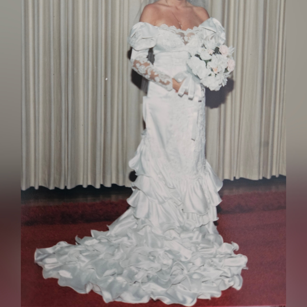Vintage 1980s Size 8 San Martin Bridals White Intricately Embroidered